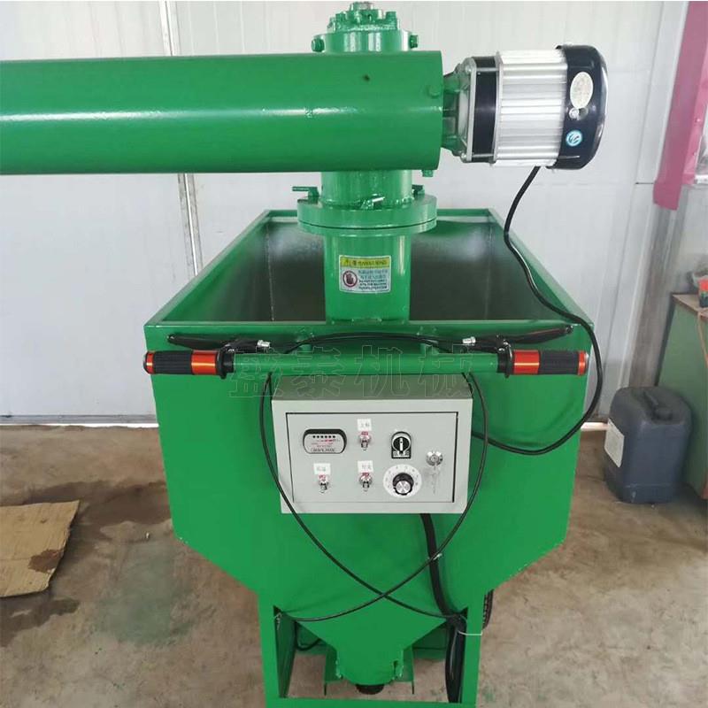 牧场养殖牛羊饲料喂料车电动自走式上料设备养殖场专用撒料车