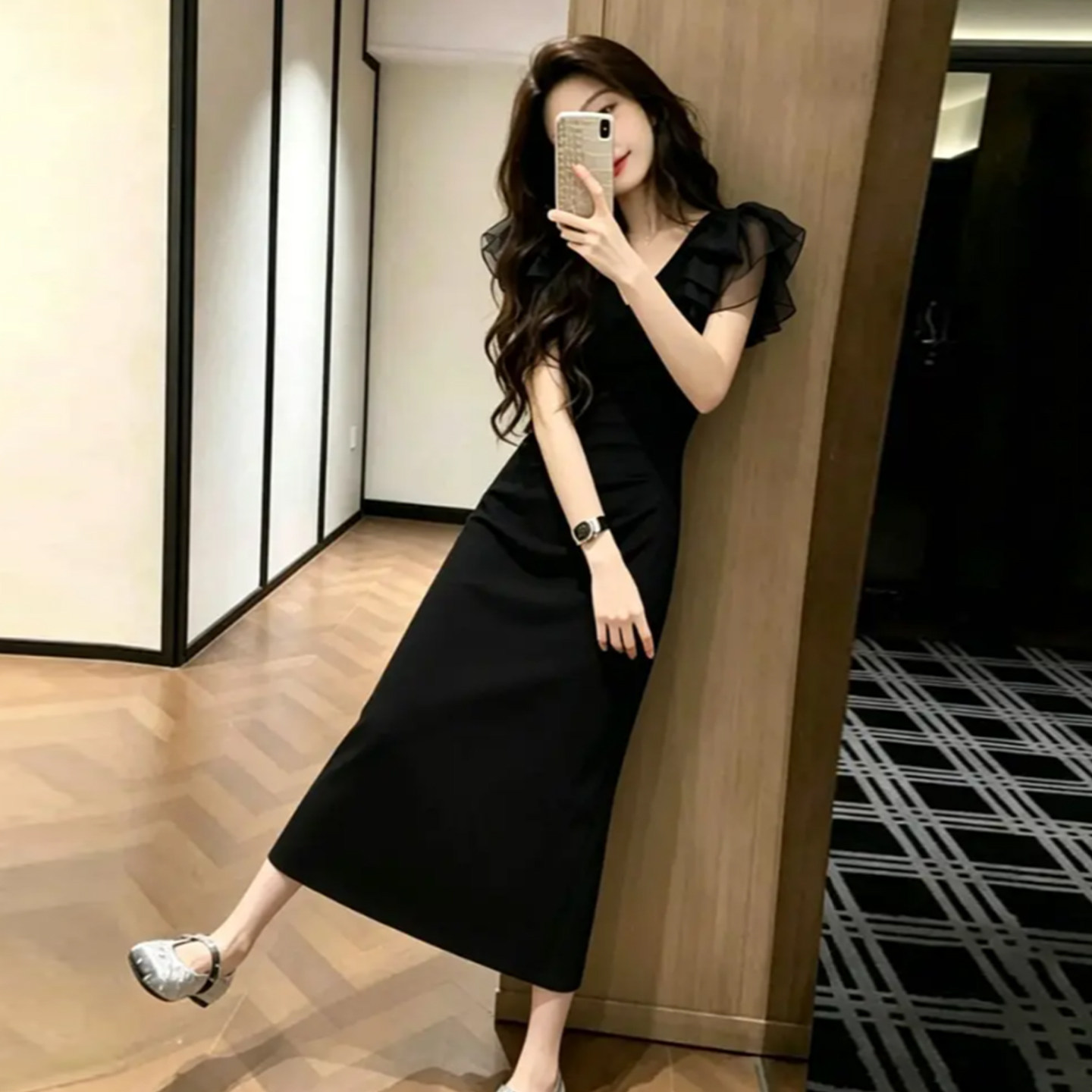 夏季2026新款赫本风法式气质小个子长裙黑色v领小飞袖连衣裙子女