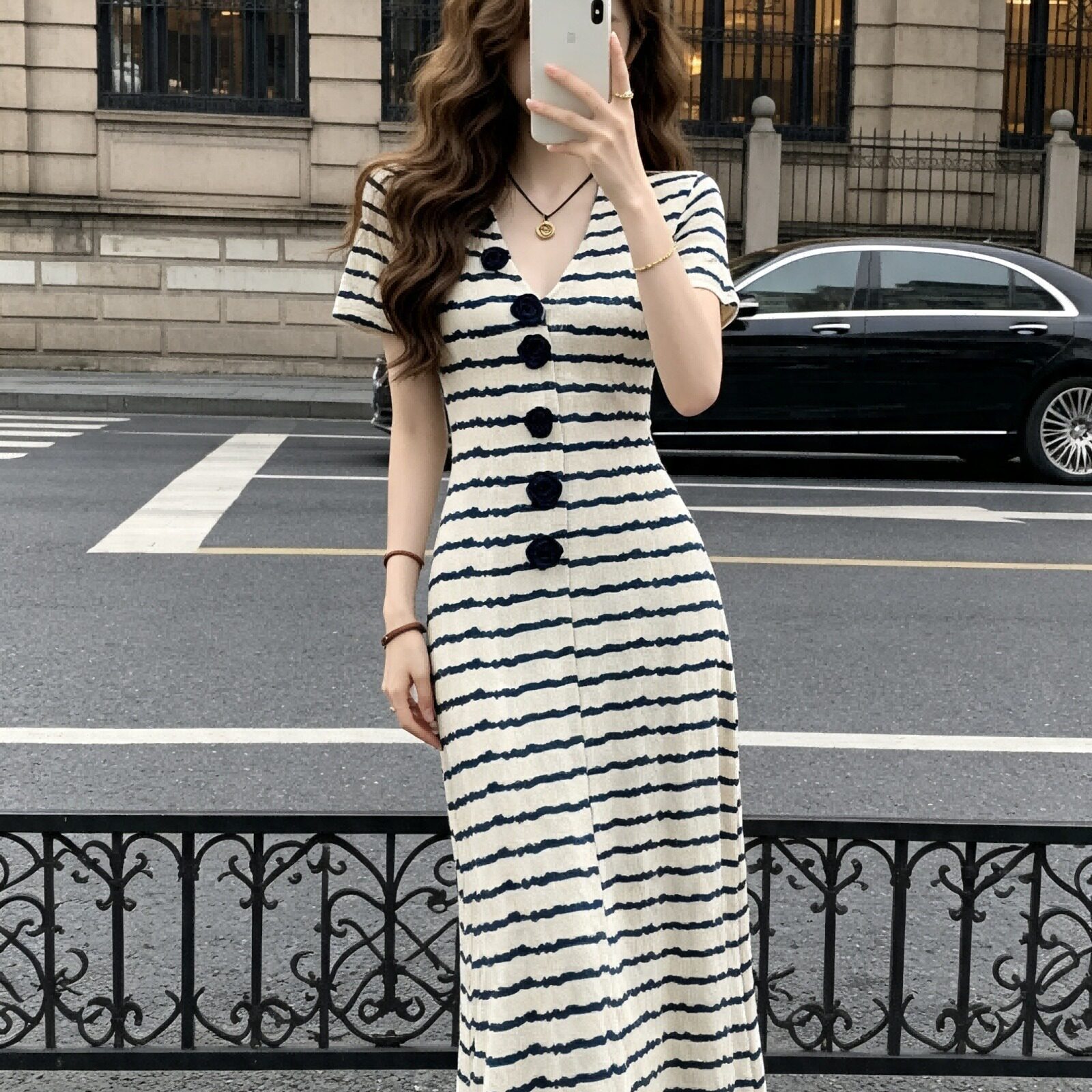 立体花朵条纹V领短袖连衣裙女夏季休闲慵懒风气质修身收腰长裙子