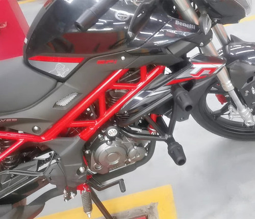 适用贝纳利红宝龙TNT150保险杠BJ150-29A改装后货架防摔竞技护杠