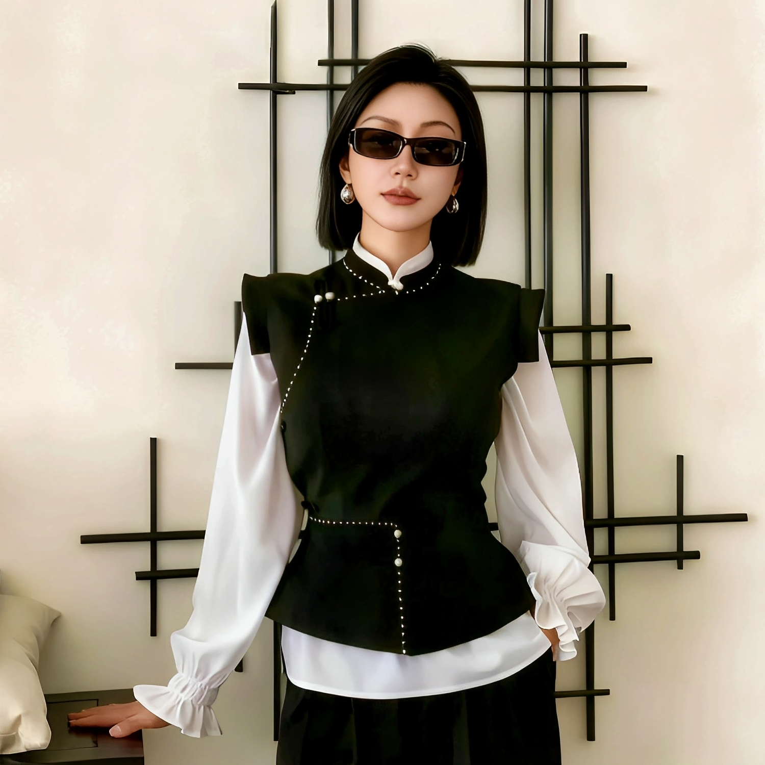 新中式风立领手工盘扣马甲女士黑色民族风服饰重工钉珠气质马夹