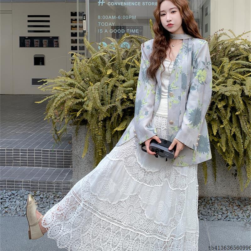 甜美飘带碎花V领西装外套女春秋2025新款百搭气质西服流行巨好看