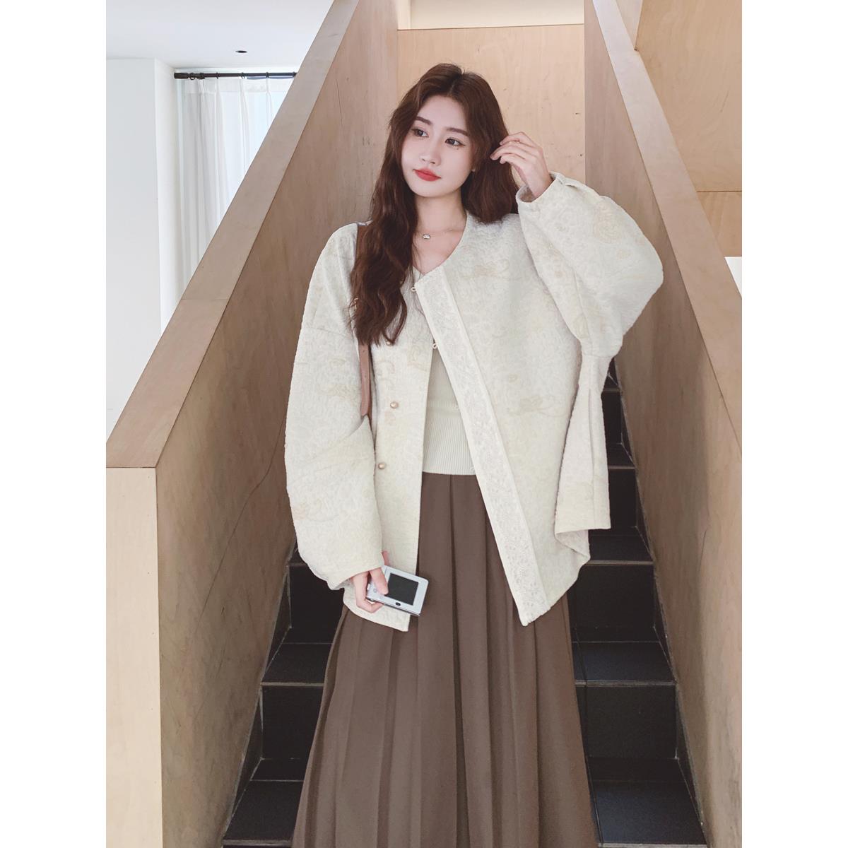 新中式轻国风压花棒球服外套女春秋季宽松廓形米白色轻熟风短外套