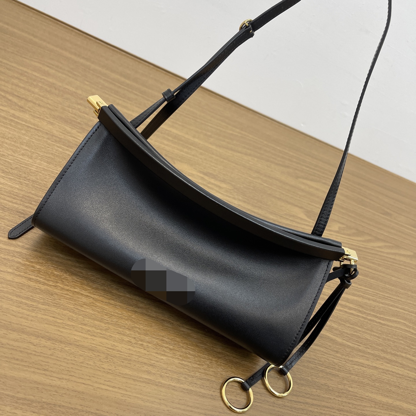 东莞手袋小众ALA*IA Le Click弧形腋下夹子包贴合设计身形极简风