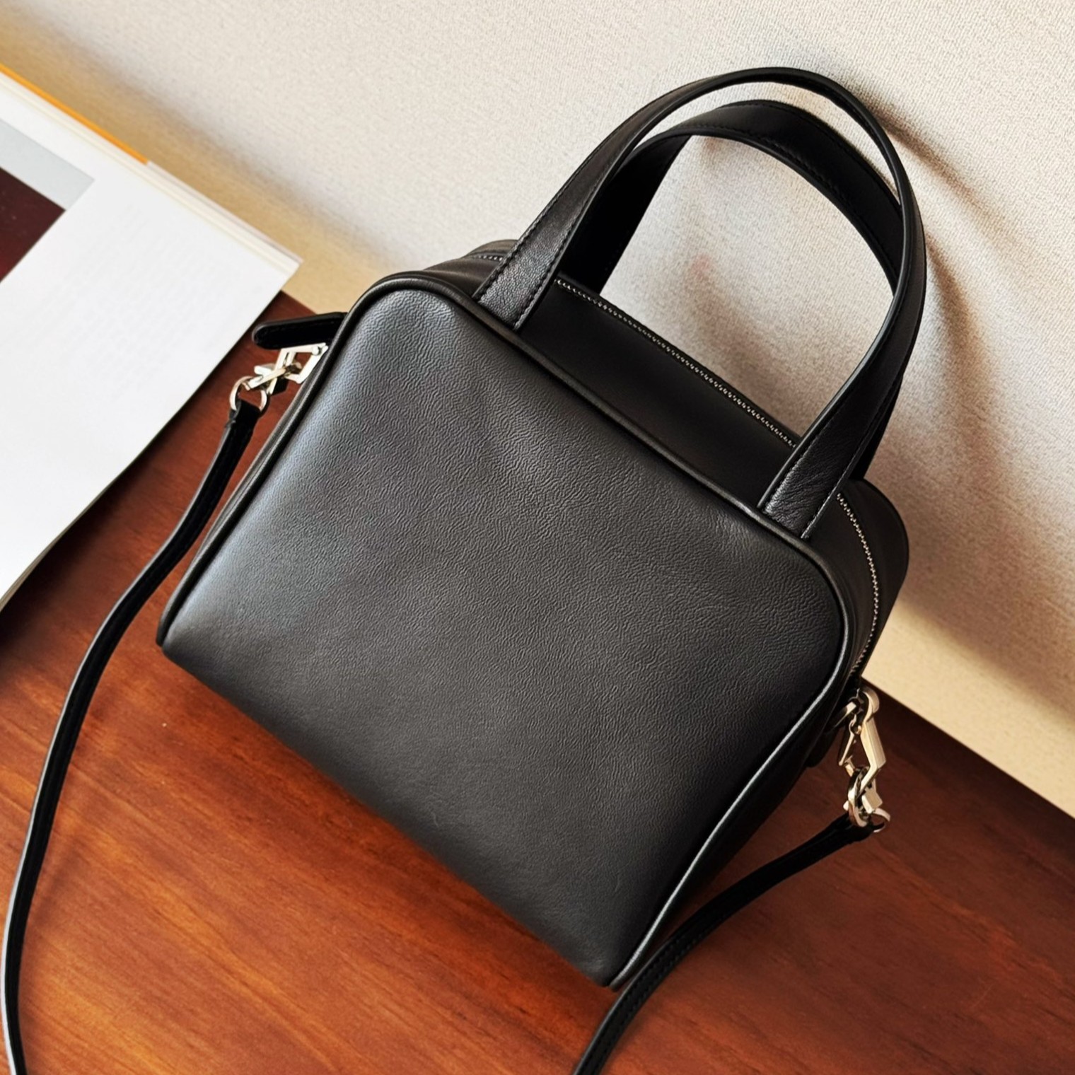 老钱风柔软羊皮小方包卡扣斜挎