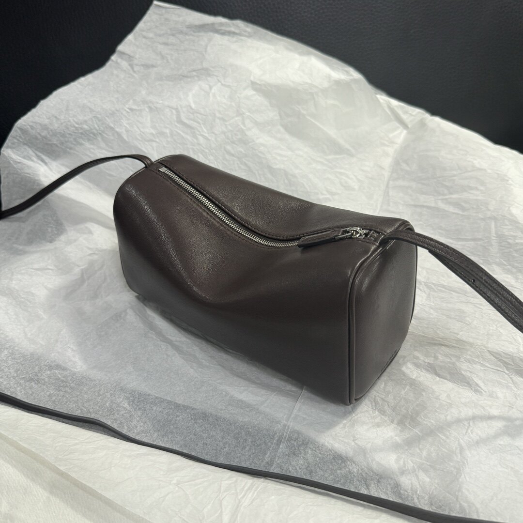 东莞包天花板小众row风90s进口羊皮女款crossbody bag斜挎笔筒包