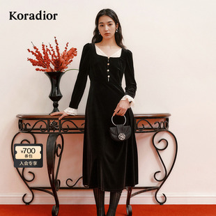 Koradior珂莱蒂尔2026年春新法式 复古优雅丝绒小黑裙蕾丝边连衣裙