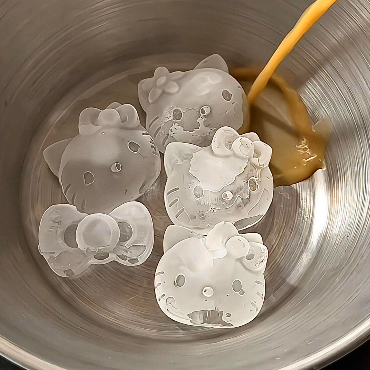 可爱小猫冰块模具家用食品级软硅胶冰格自制雪糕冰块大容量储冰盒