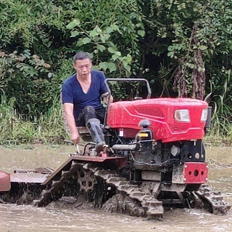 农用多功能履带式拖拉机新款耕地犁地松土翻地机小型打田机