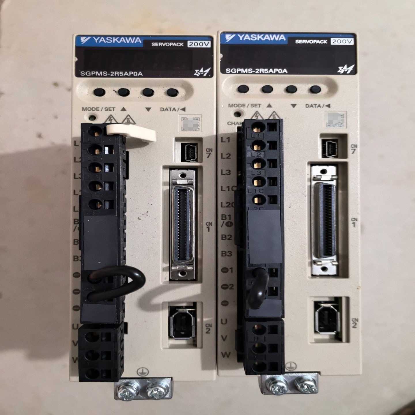 安川SGPMS-2R5APOA450W驱动器成色95新