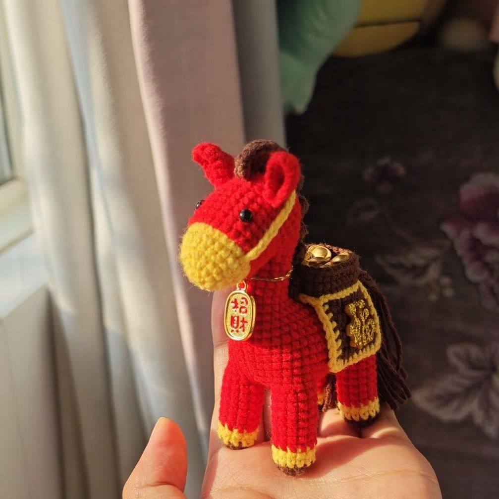新款小马钩针玩偶马上有钱摆件手工diy材料编织毛线马上发财元宝,服饰配件/皮带/帽子/围巾,DIY编织材料包,淘宝优惠券,粉丝福利购,淘宝优惠卷