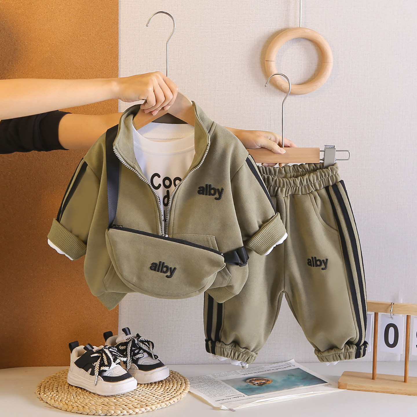 2026新款男童春秋休闲运动三件套装卫衣时髦女宝宝长袖拉链外套潮