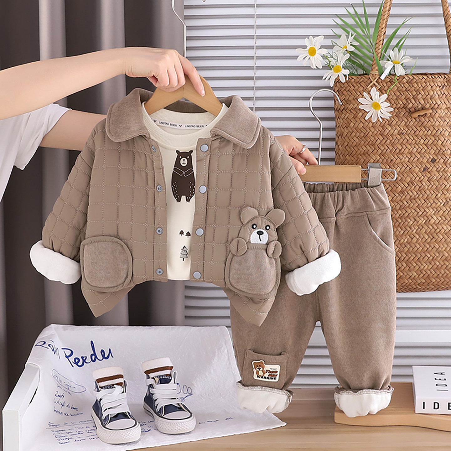 男童套装2025新款冬季加绒加厚夹棉服袄外套卫衣三件套小宝宝洋气