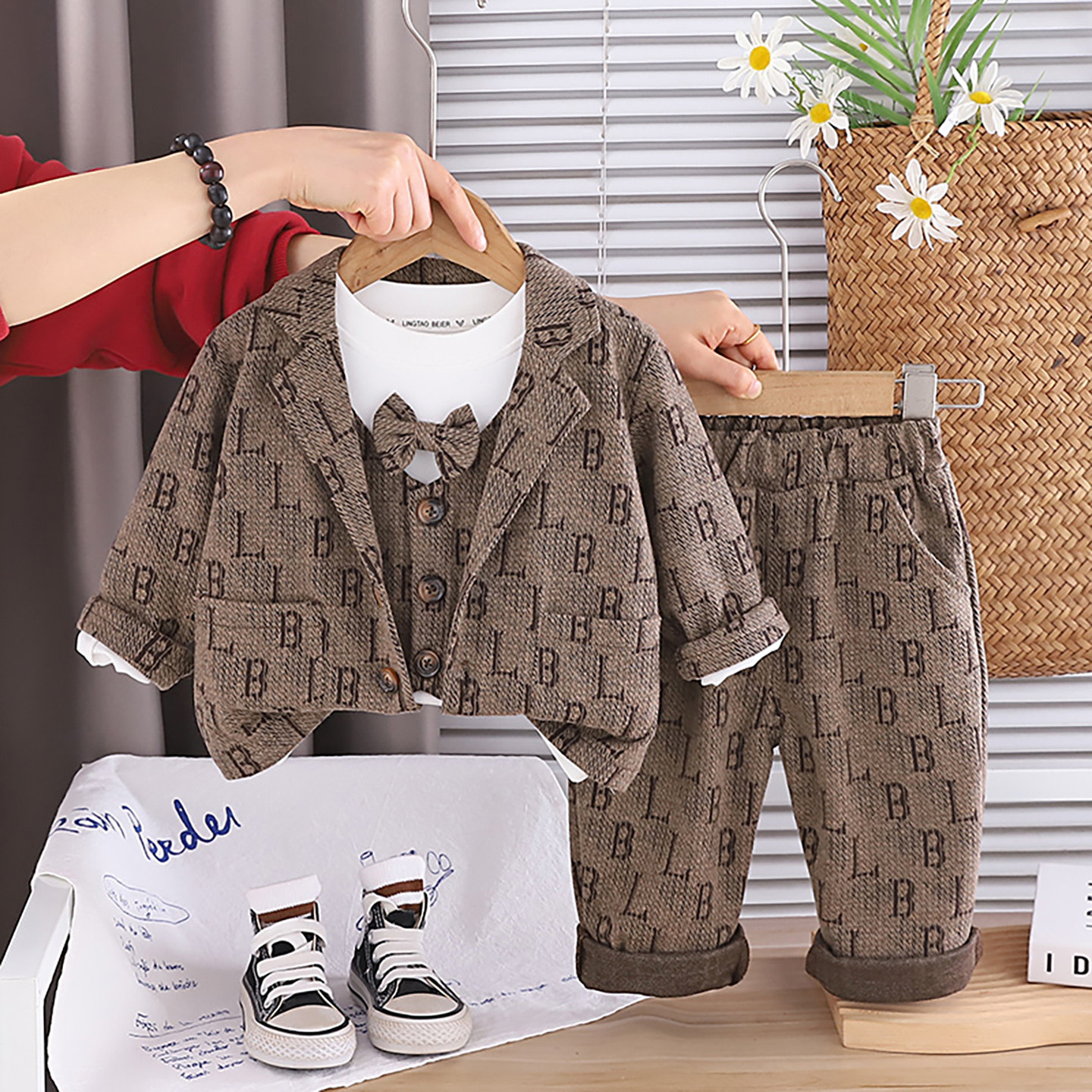 2026新款男童春秋三件套装小童西装领结格纹帅气洋气韩版潮酷童装