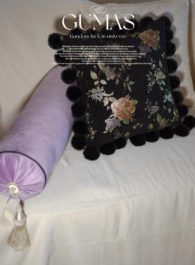 GUMAS莫奈花园系列艺术抱枕黑色花朵大绒球靠枕紫色圆柱枕靠垫