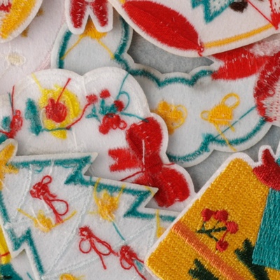 原创草莓绣花标箱包刺绣贴patch圣诞系列服装辅料补丁贴配饰布贴