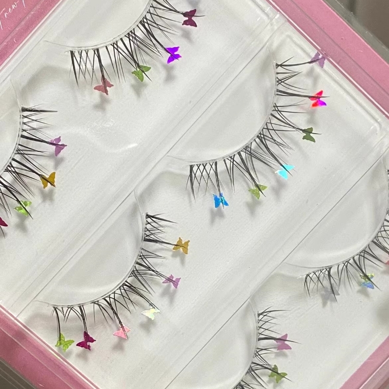 即将拥有花里胡哨的睫毛 兜兜甜假睫毛恶魔漫画亮片小蝴蝶自然