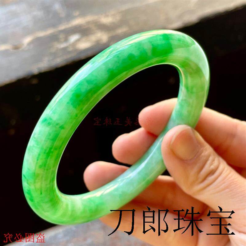 冰糯种飘绿玉镯子圆形阳绿玉手镯
