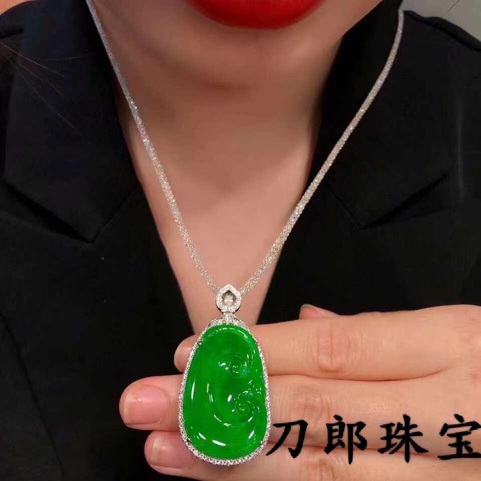 精品阳绿高冰玉髓925银镶嵌满钻玉髓如意吊坠挂件饰品锁骨链送礼