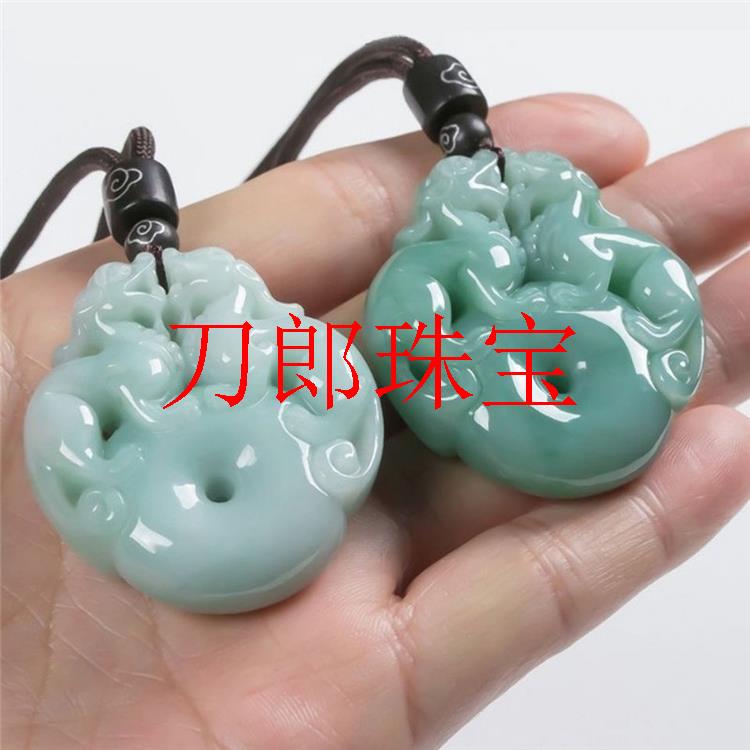 缅甸翡翠色公母霸王貔貅一对情侣冰糯种保平安吊坠男女款招财挂件
