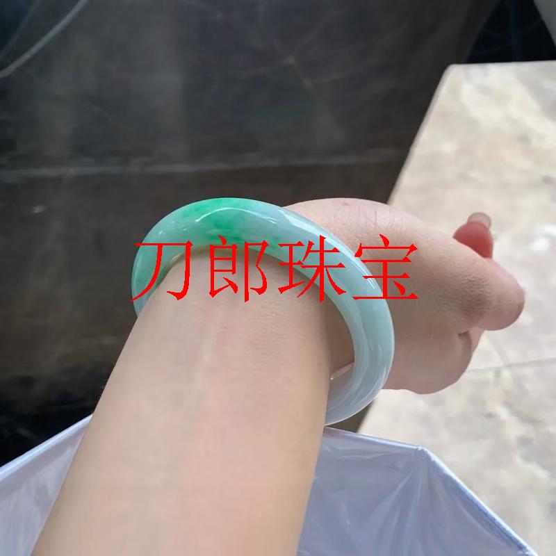 缅甸翡翠色手镯糯冰种甜绿玉飘花玉镯子油青色玉手镯高级感百搭款