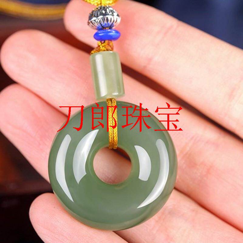 收藏款新疆和田玉鸭蛋青圆形平安扣晴水料青白玉面包圈新中式吊坠
