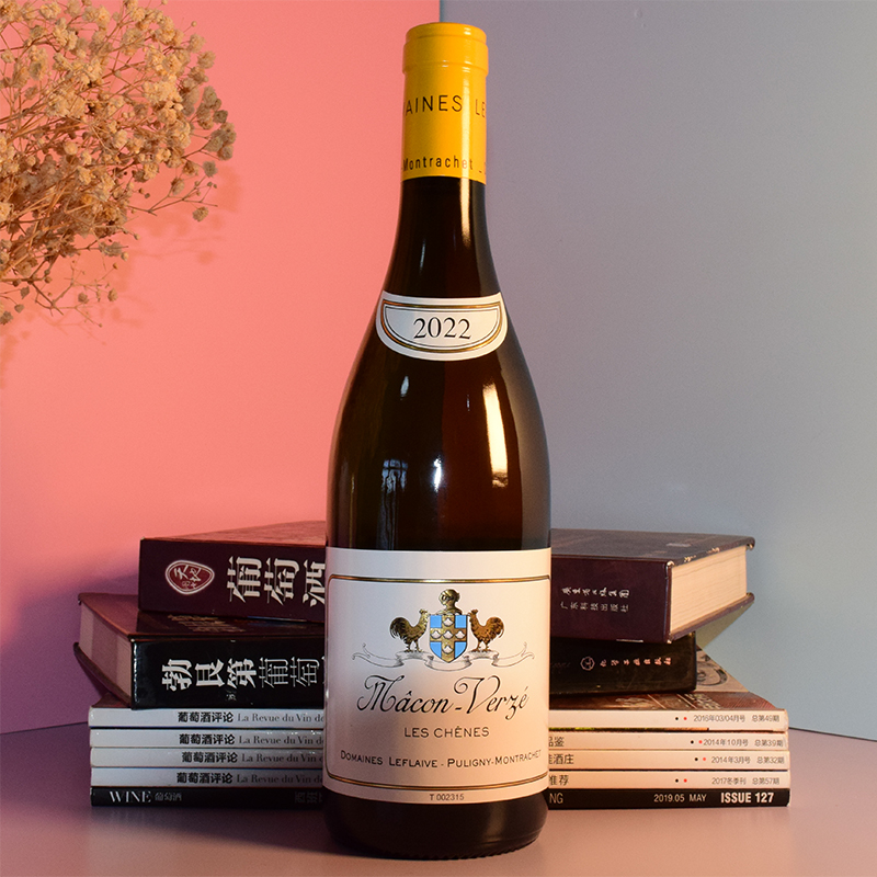 带有柑橘和苹果的香气，口感清新