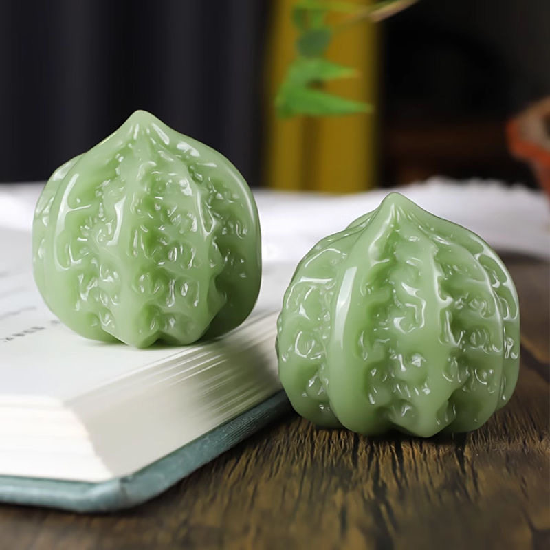 新疆玉石水晶核桃手把件手握实心手球碧玉把玩件一对老人健身手球