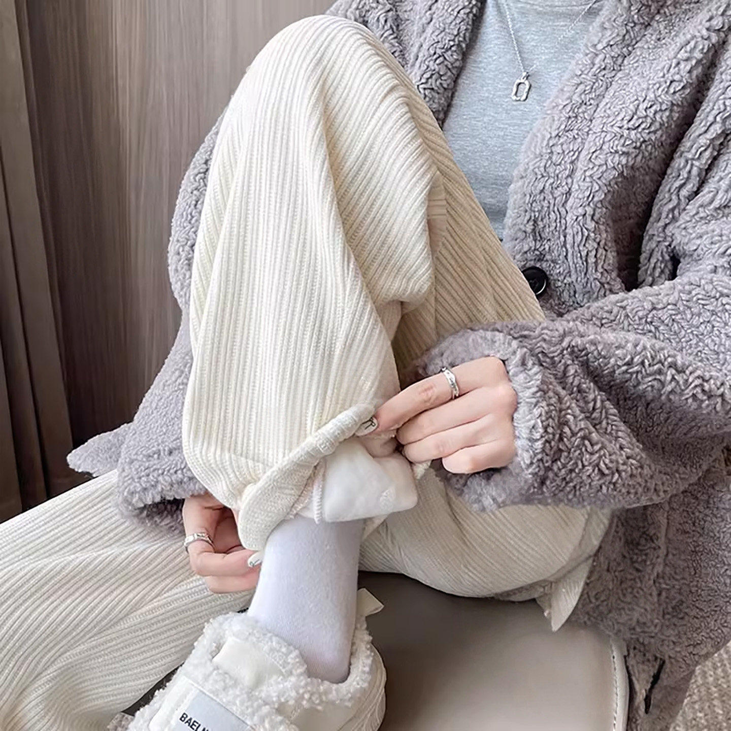 白色加绒运动裤女秋冬季加厚保暖棉裤外穿灯芯绒裤子宽松束脚卫裤