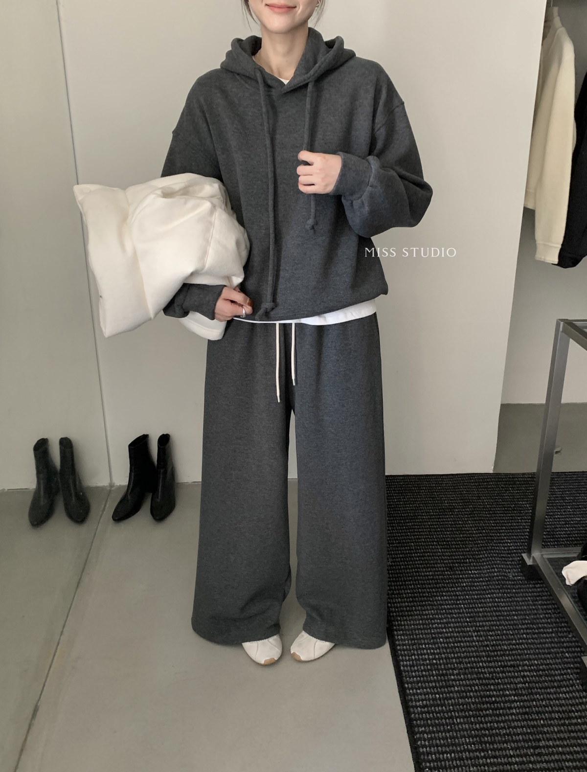 冬季新显瘦慵懒百搭加厚复合奥粒绒阔腿松紧腰休闲裤卫衣裤89067
