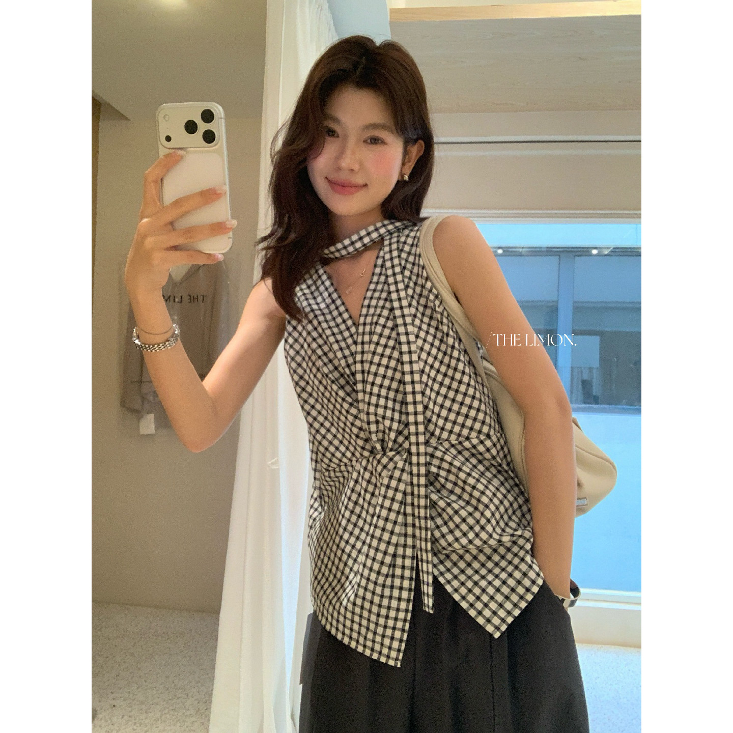 厂家直销Chic气质温柔小女人小心机设计格子挂脖背心上衣10612
