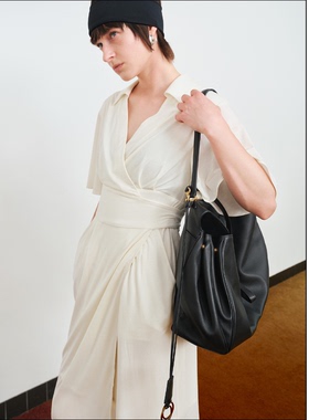 ISSIofficial*V领荷叶袖修身飘逸连衣裙