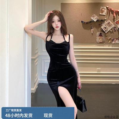 赫本风黑色丝绒吊带连衣裙女早秋季礼服轻奢高级感性感纯欲小黑裙