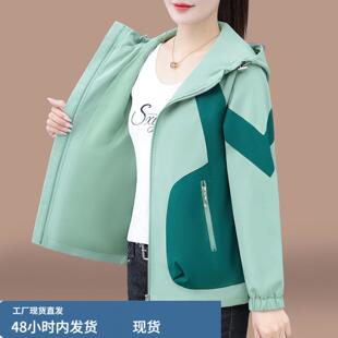 春季冲锋衣女款2026新款小个子时尚洋派春秋宽松短款拼色连帽外套
