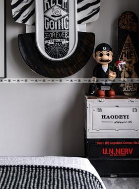 样板间儿童房潮玩摆件男孩房落地潮牌玛利欧公仔滑板收纳箱装饰品