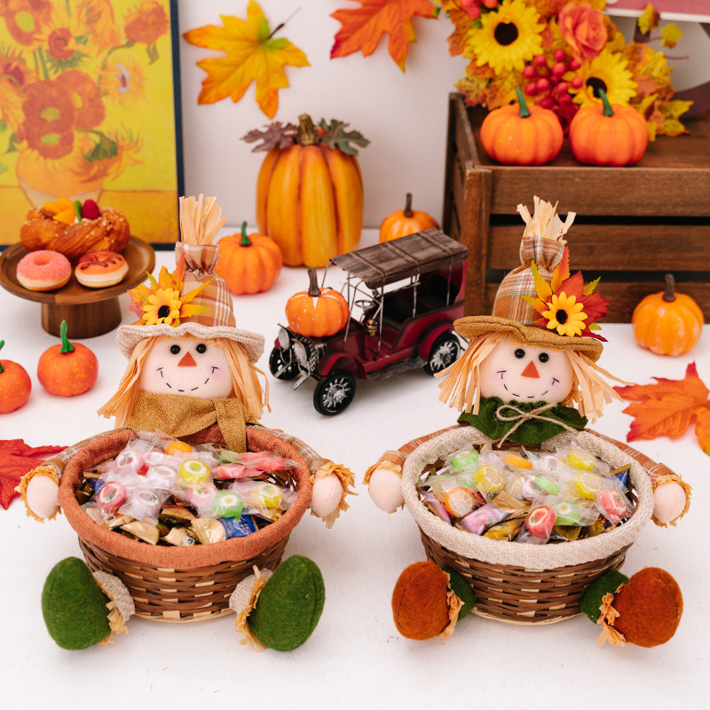 2款跨境热销感恩节装饰品 丰收季公仔糖果篮稻草人水果篮居家布置