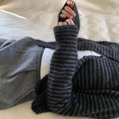 高级感黑灰拼色毛衣女2025年春秋新款韩系小个子短款针织开衫外套