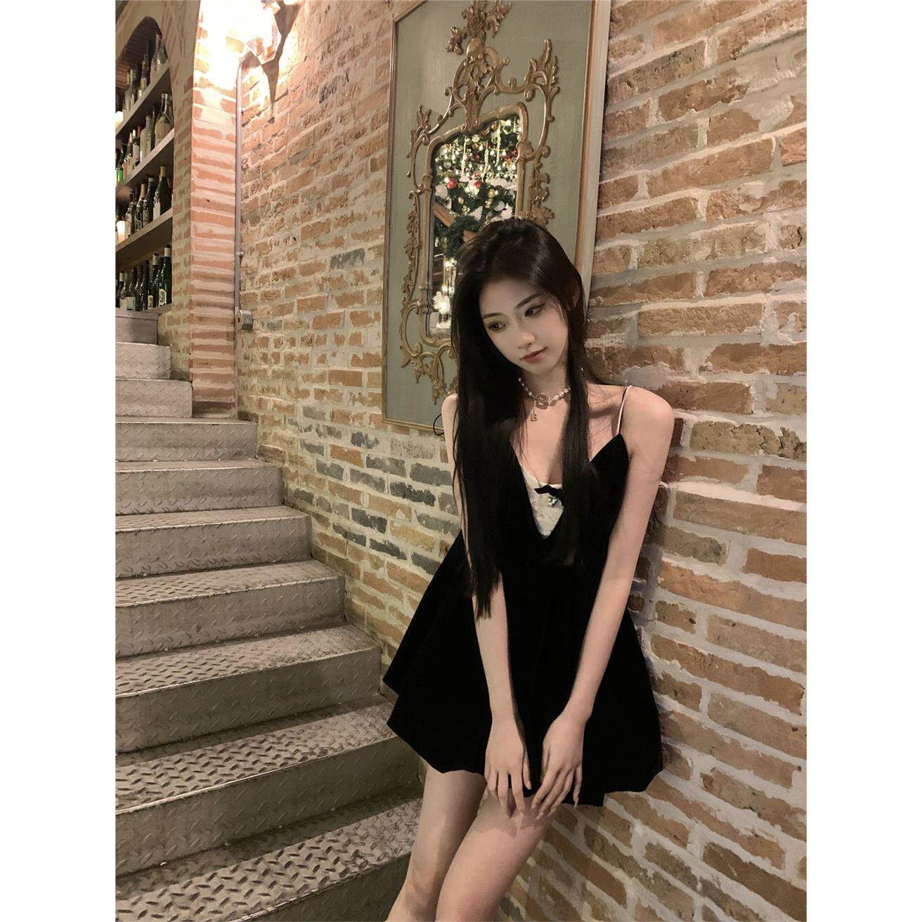 纯欲风黑色深v性感收腰吊