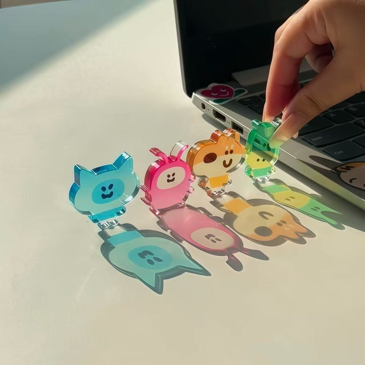 小动物彩虹立牌创意亚克力砖彩窗治愈系光影桌面摆件迷你小玩具
