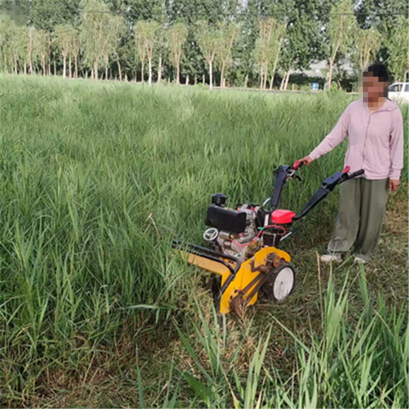 柴油碎草还田机小型自走四驱多功能微耕机除草割草粉碎机果园玉米