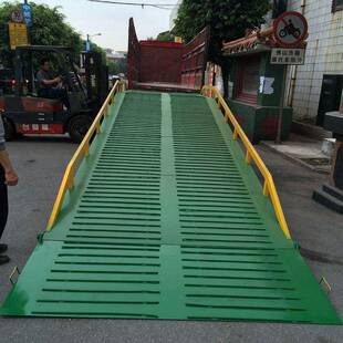 佛山移动式登车桥月台固定登车桥仓库叉车集装箱装卸平台