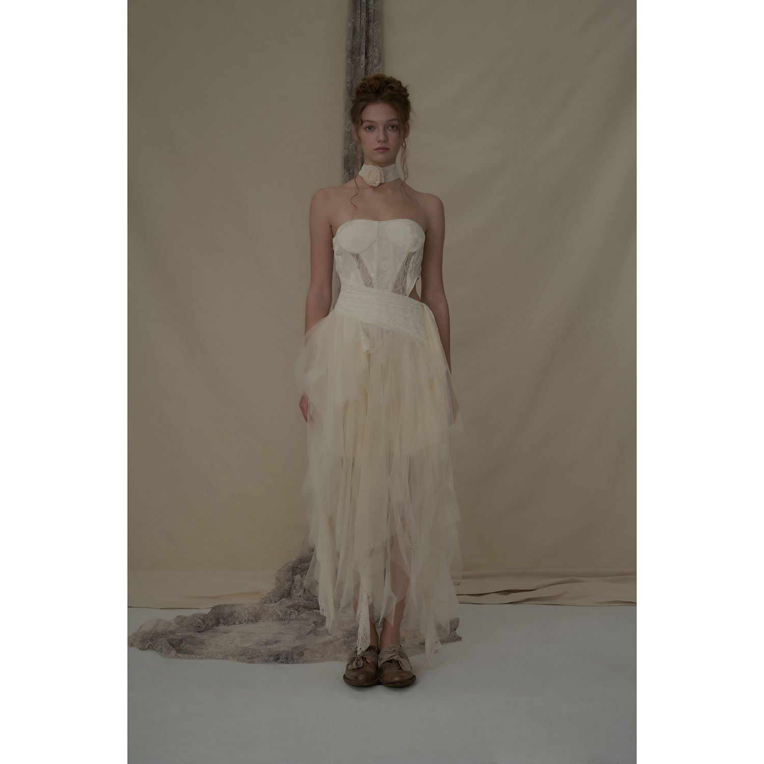 Elywood露腰蕾丝纱线连衣裙