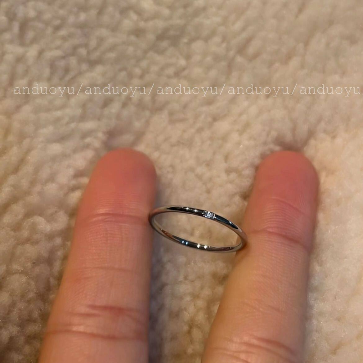 钛钢洗手不用摘戒指极细精致细款银色ins不掉色素戒尾戒极简指环 - 实物图