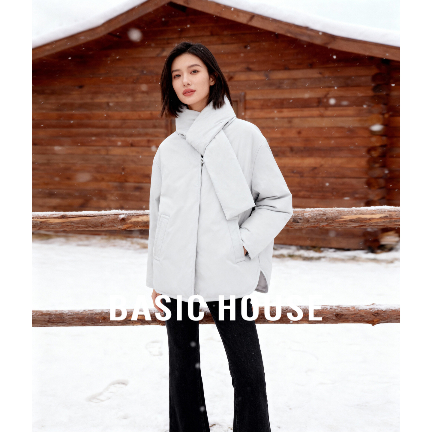 Basic House/百家好冬季新款纯色简约围脖设计气质感保暖羽绒服女