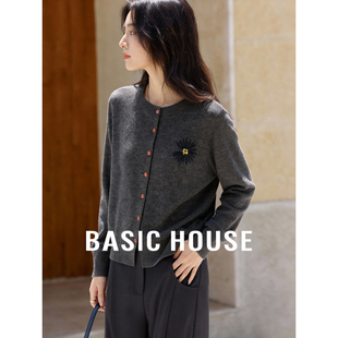 Basic House/百家好灰色圆领针织开衫女小雏菊刺绣绵羊毛毛衣外套