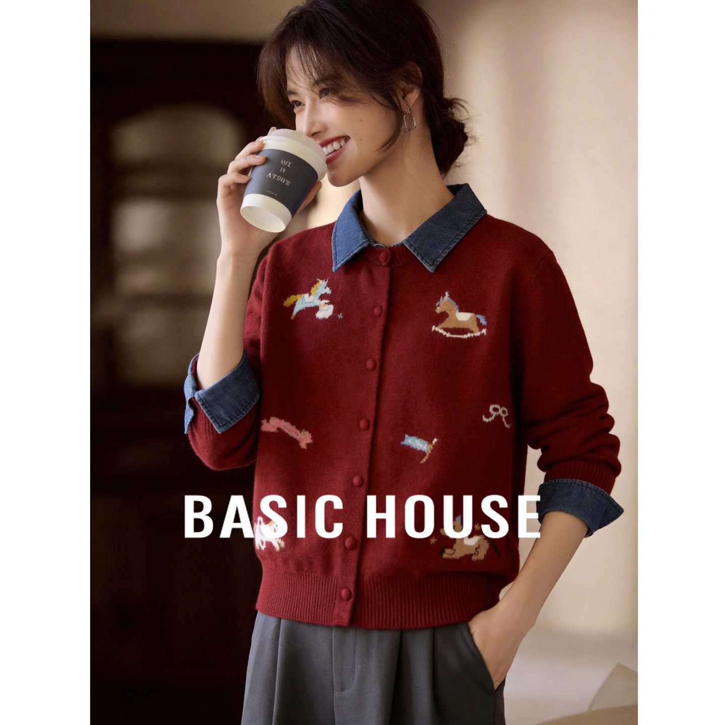 Basic House/百家好拼接牛仔领假两件针织衫木马刺绣宽松显瘦开衫