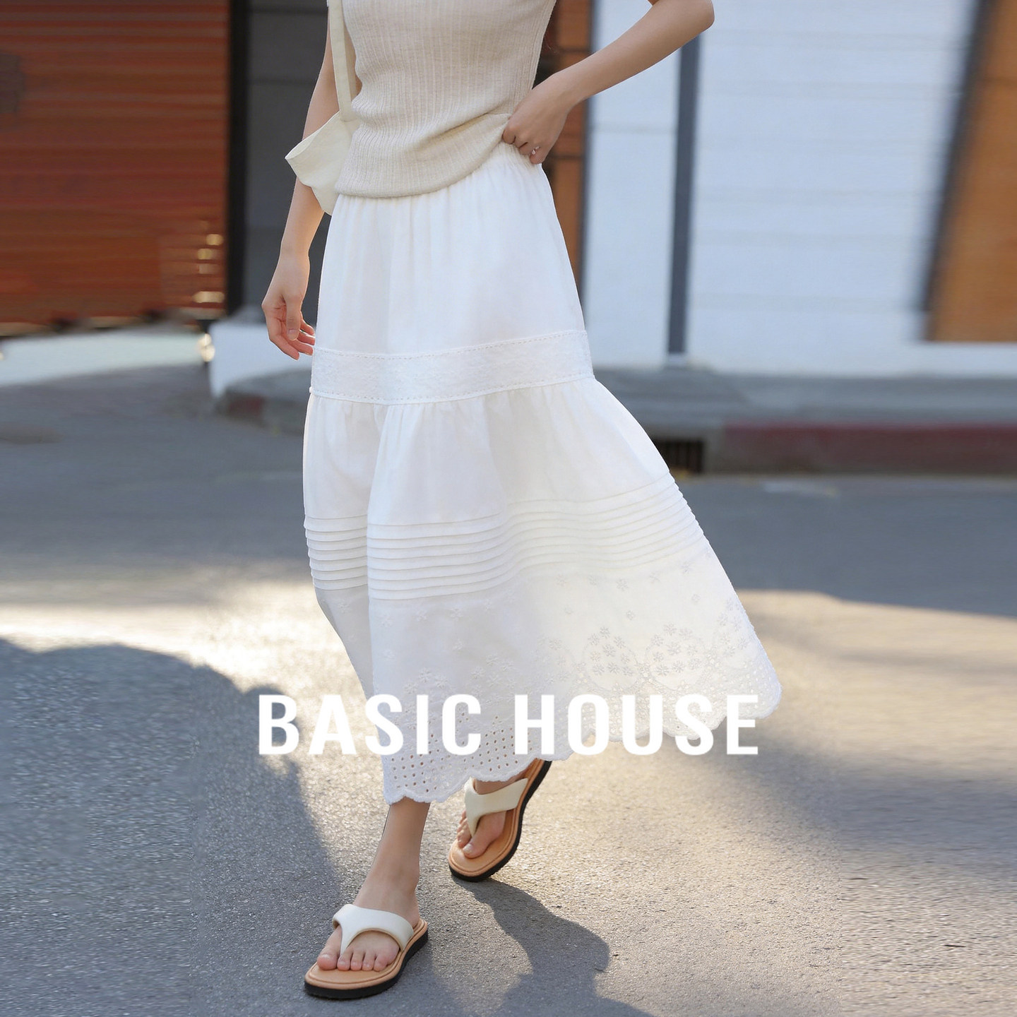 Basic House/百家好白色松紧腰A字半身裙女新款镂空刺绣蛋糕长裙