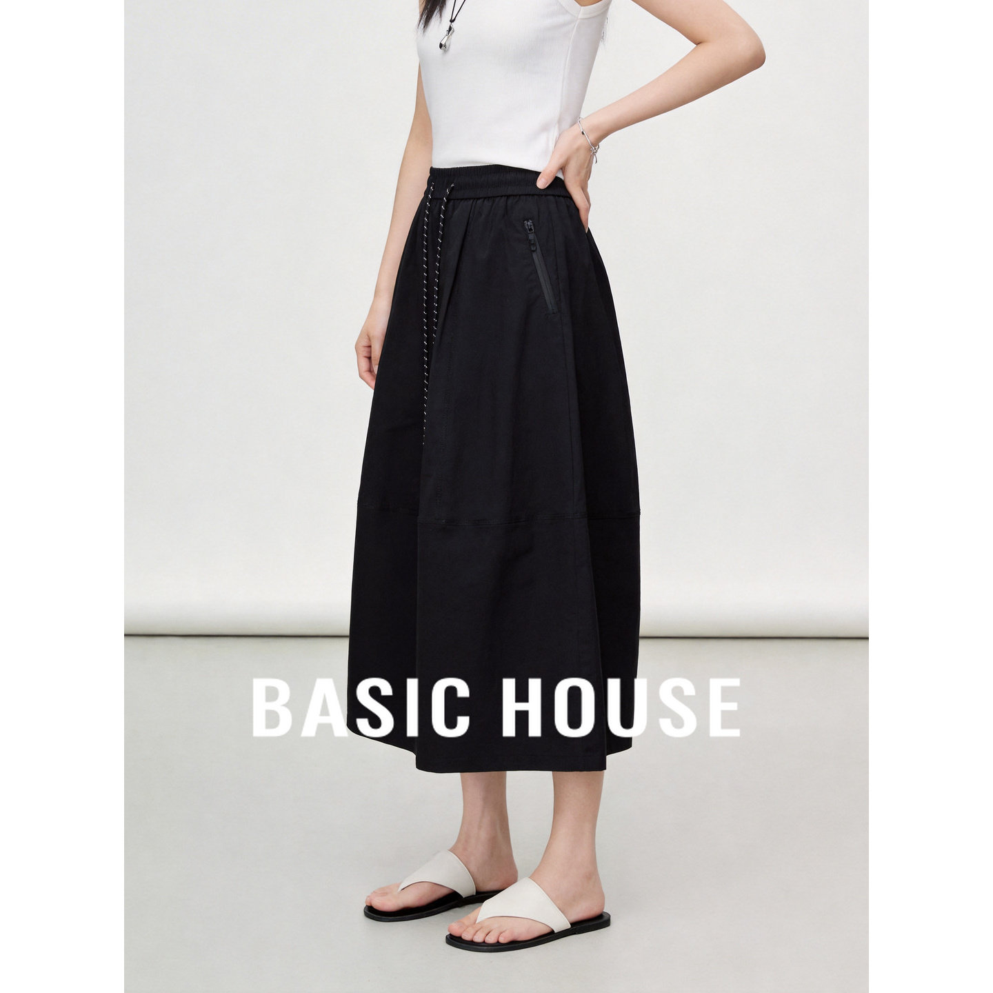 Basic House/百家好黑色抽绳A字半身裙26夏季新款拉链口袋工装裙