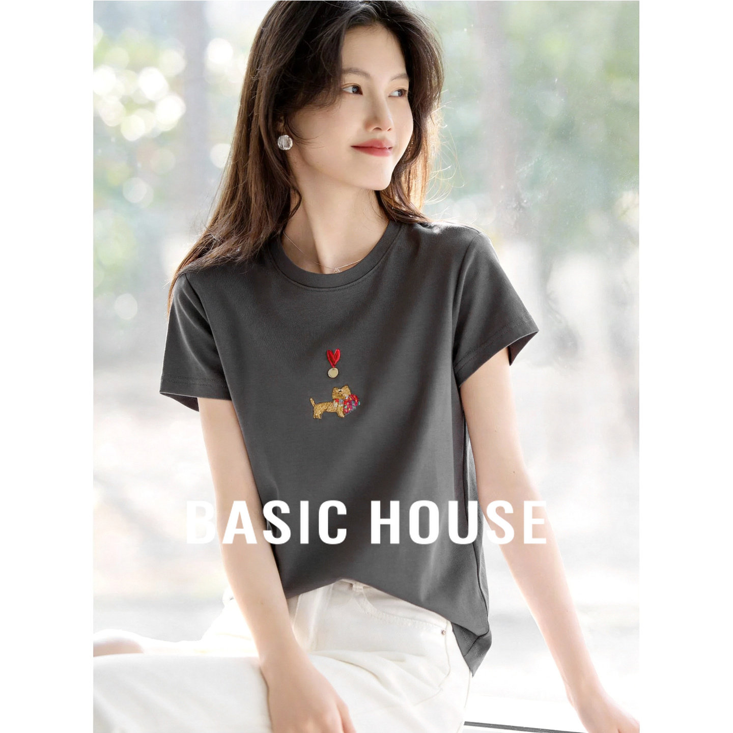 Basic House/百家好深灰小狗刺绣T恤女2026夏新款棉显瘦短袖上衣