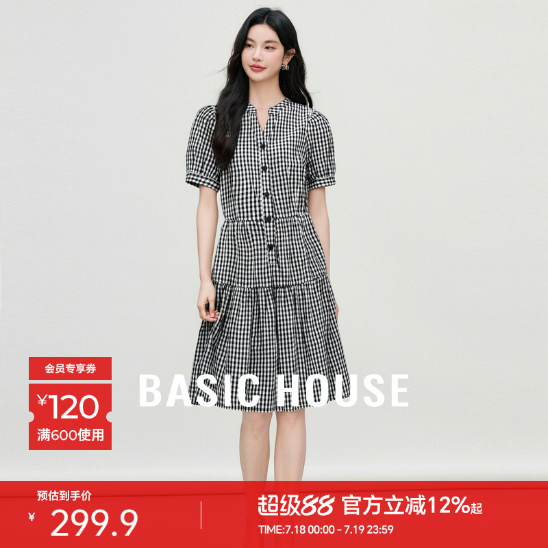 Basic House/百家好复古黑白格子连衣裙夏季V领单排扣中长款A字裙